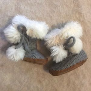 Adorable Pom Pom Winter Booties